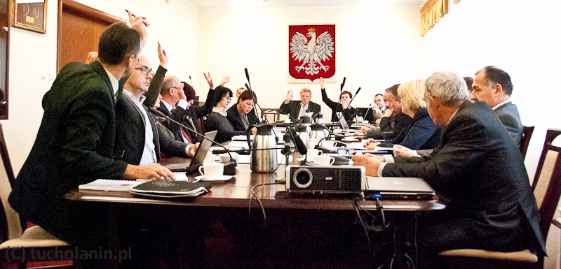 Koalicja pęka w szwach czy stoi murem za Zarządem?