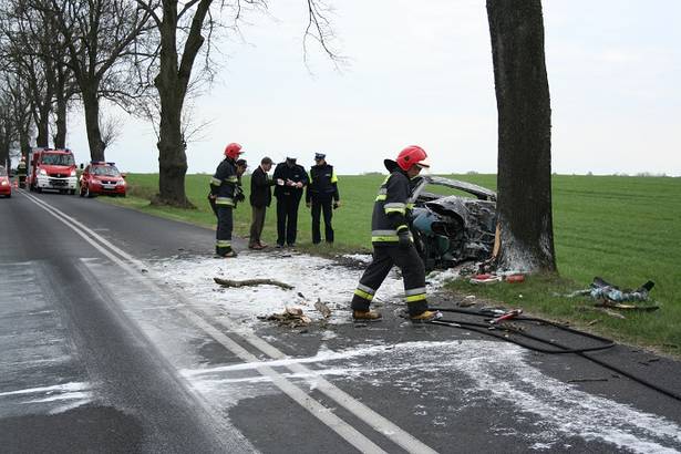 Lanos stanął w płomieniach, nie żyje kierowca