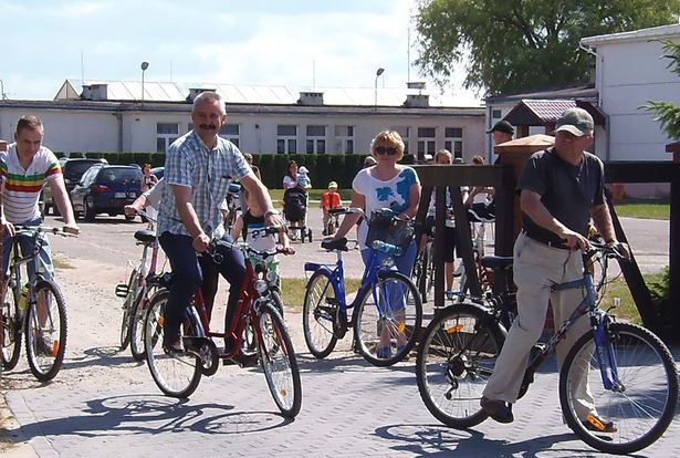 Na rowerach i pieszo w Raciążu z burmistrzem