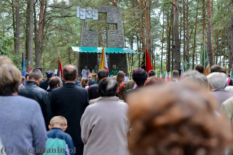 Uroczystości pod Pomnikiem Pomordowanych w Rudzkim Moście