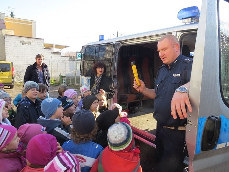 Przedszkolaki z wizytą u policjantów