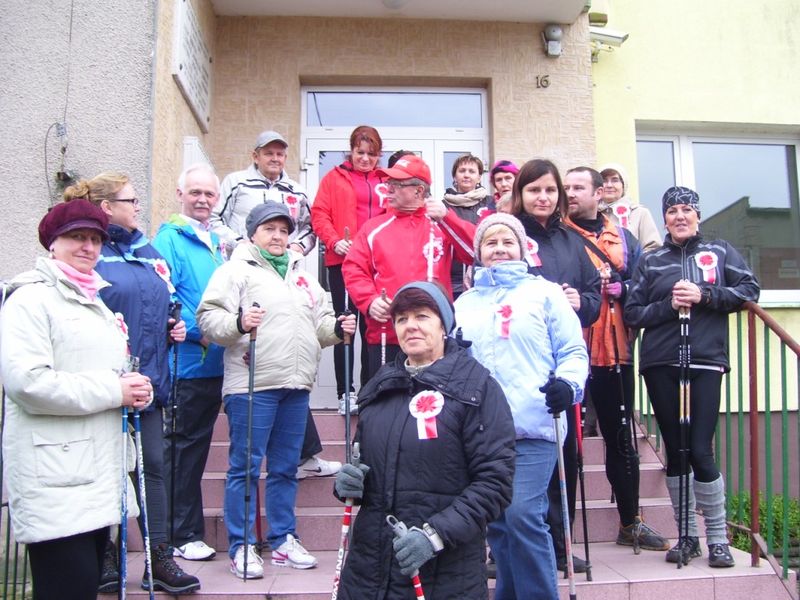 Niepodległościowy spacer nordic walking w Lubiewie