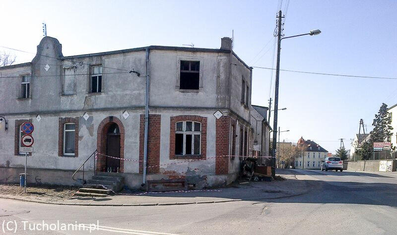 Zginął w pożarze – spadł z piętra na parter wraz z kanapą