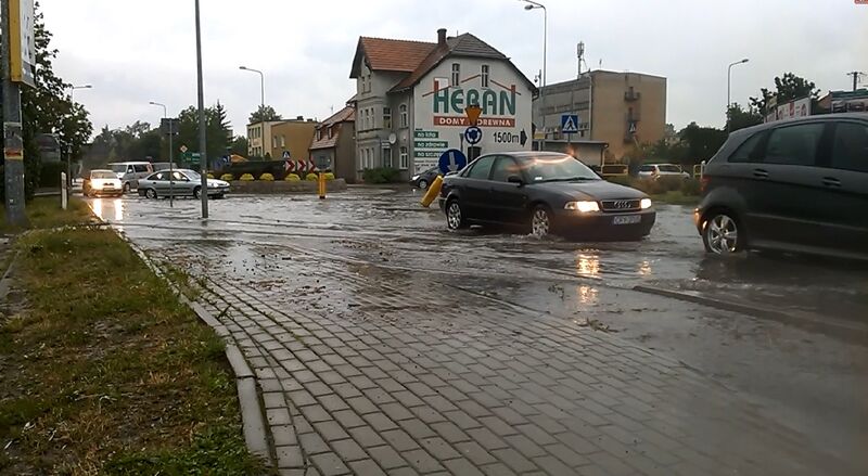 Przez rondo kajakiem? (WIDEO, ZDJĘCIA)