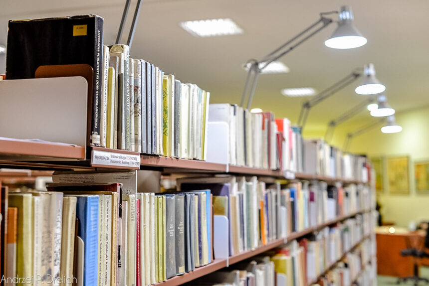 „Książki naszych marzeń” trafią do szkolnych bibliotek w gminie Tuchola