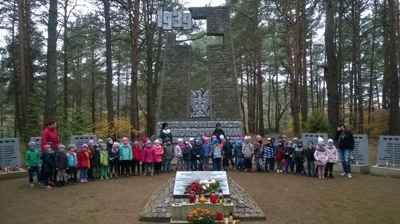 Przedszkolaki uczciły pamięć pomordowanych w Rudzkim Moście