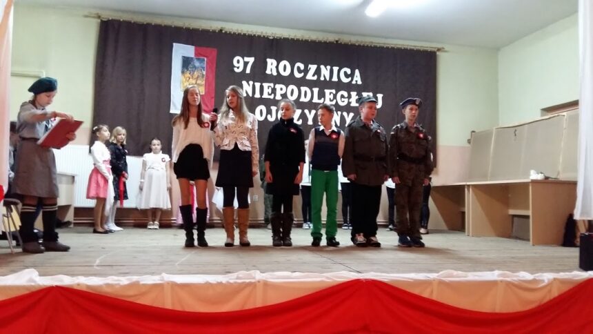 Obchody święta 11 listopada – Szkoła Podstawowa w Śliwiczkach