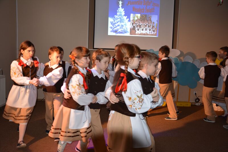Klonowskie Bajtle śpiewają kolędy