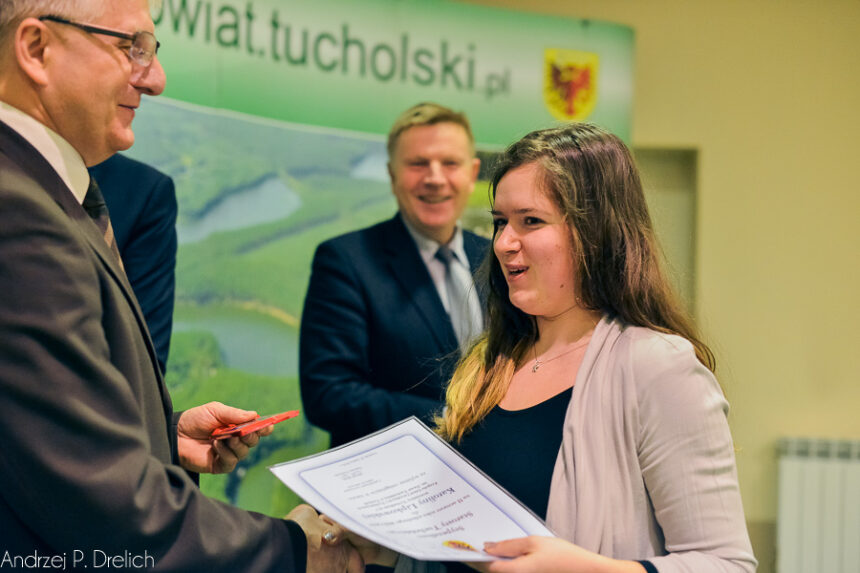 Starosta wręczył stypendia naukowe (ZDJĘCIA)