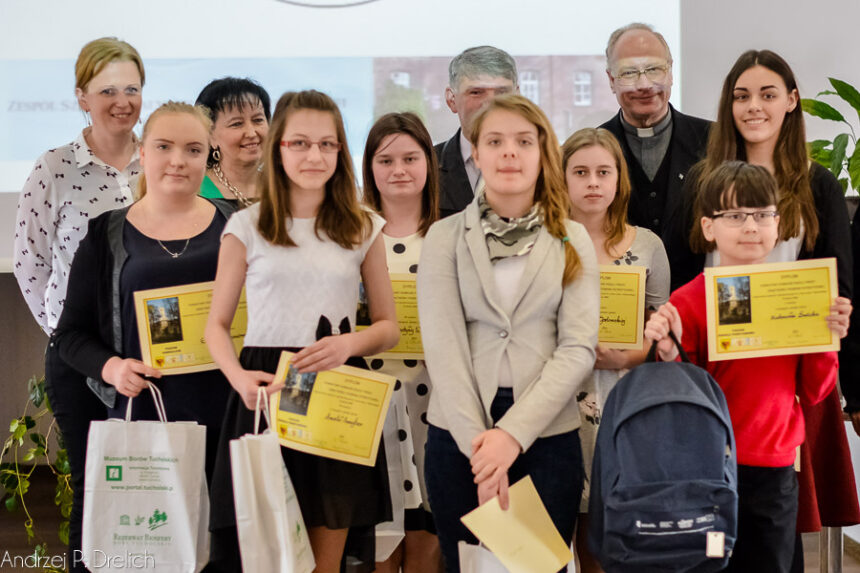 Konkurs poezji, prozy i pieśni patriotycznej zakończony (ZDJĘCIA)