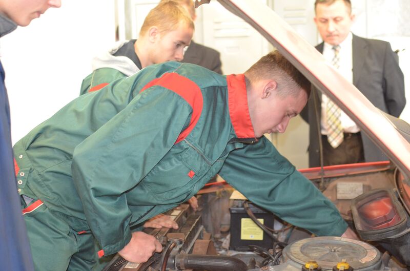 Mechanicy pojazdów samochodowych z ZSLiT są najlepsi w swoim zawodzie