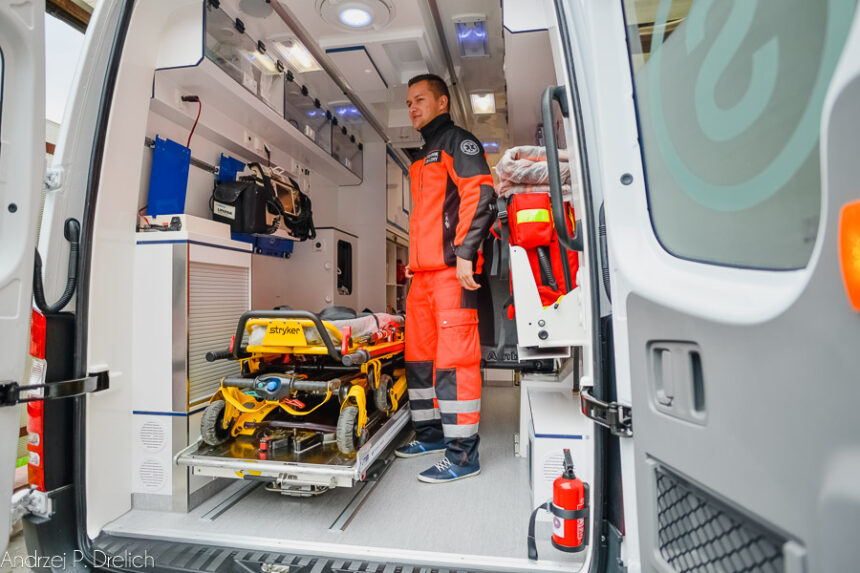 Nowy ambulans w tucholskim szpitalu (ZDJĘCIA)