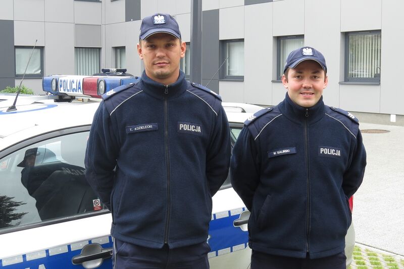 Dzięki policjantom nie umarł z wyziębienia