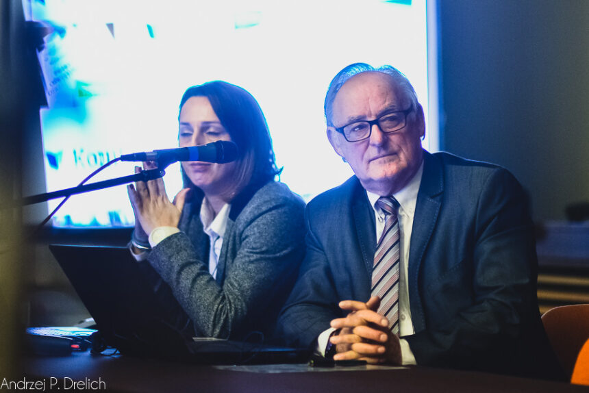 Minister Zalewska osiągnęła zamierzony efekt – odnotuje odbycie kolejnego spotkania konsultacyjnego
