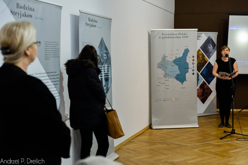 Wystawa „Wojenne rozstania”z rollup’a