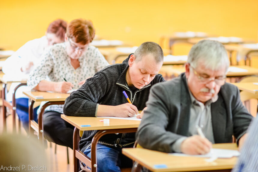 Dorośli pisali dyktando (ZDJĘCIA)