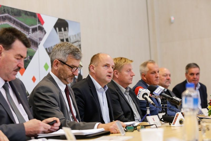 Marszałek pomaga poszkodowanym