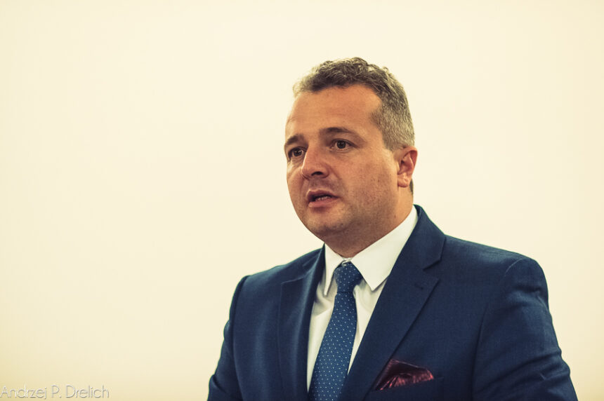 Dlaczego samorządy nie wypłacają pomocy dla poszkodowanych przez nawałnicę?