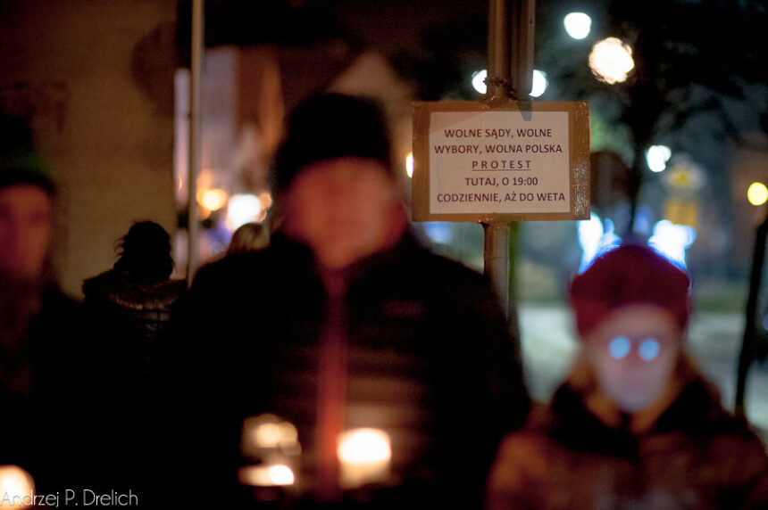 Demonstracja pod Sądem Rejonowym w Tucholi (ZDJĘCIA)