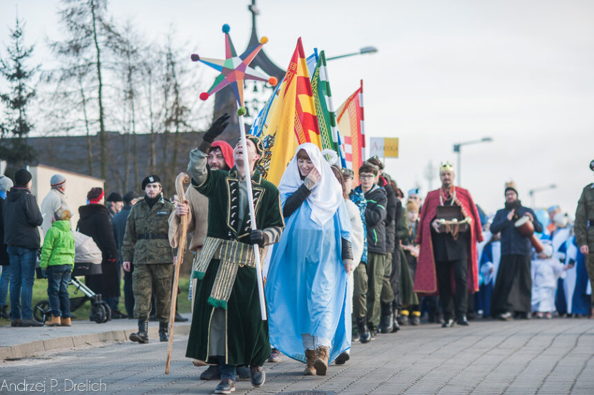 Tuchola świętowała Objawienie Pańskie – Orszak Trzech Króli przeszedł ulicami miasta (ZDJĘCIA)