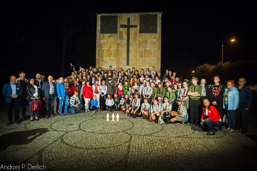 Wieczorny spacer w 100-lecie odzyskania niepodległości (ZDJĘCIA)