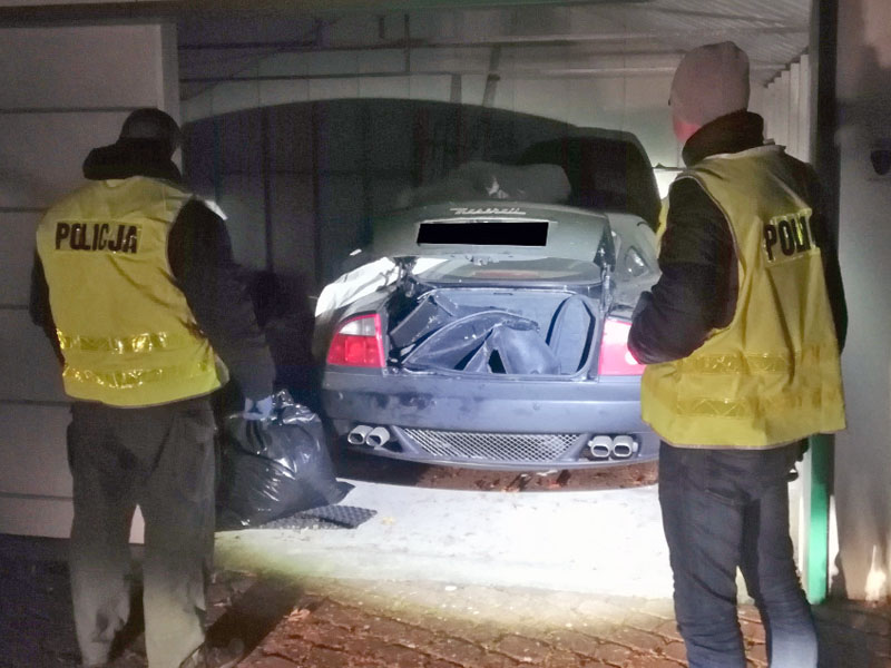 Maserati za ćwierć miliona w dziupli na terenie gminy Cekcyn (ZDJĘCIA)