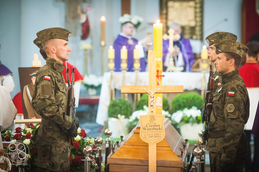 Odszedł kapłan i żołnierz Związku Walki Zbrojnej i Armii Krajowej (ZDJĘCIA)