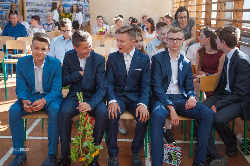 Podstawówki żegnały ósmoklasistów (ZDJĘCIA)