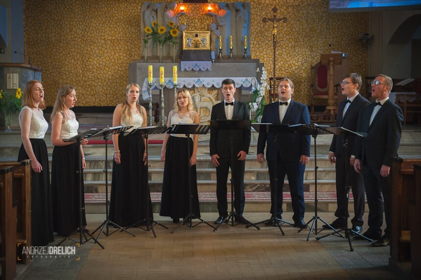 Owacje na stojąco na inauguracyjnym koncercie Międzynarodowego Letniego Festiwalu Organowego w Tucholi (ZDJĘCIA)