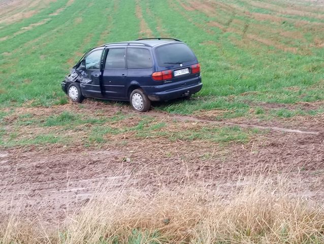 Kolizja na drodze Tuchola – Mały Mędromierz (ZDJĘCIA)