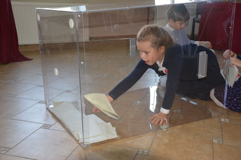 Szkoła w Klonowie przeprowadziła swoje wybory (ZDJĘCIA)