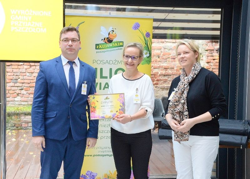Gostycyn wyróżniony za pomoc pszczołom