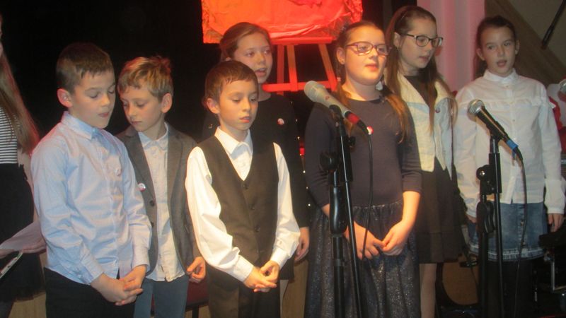 Pośpiewajmy razem – pieśni patriotyczne w Gostycynie (ZDJĘCIA)