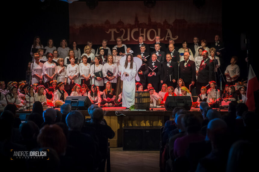 100 artystów na scenie na 100-lecie (ZDJĘCIA)