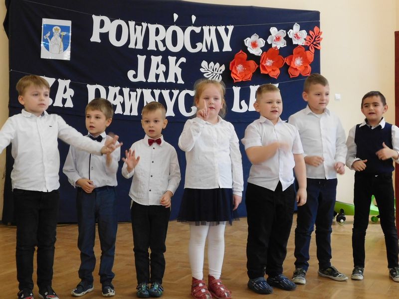 Kiełpin „śpiewająco” uczcił powrót Tucholi do Ojczyzny (ZDJĘCIA)