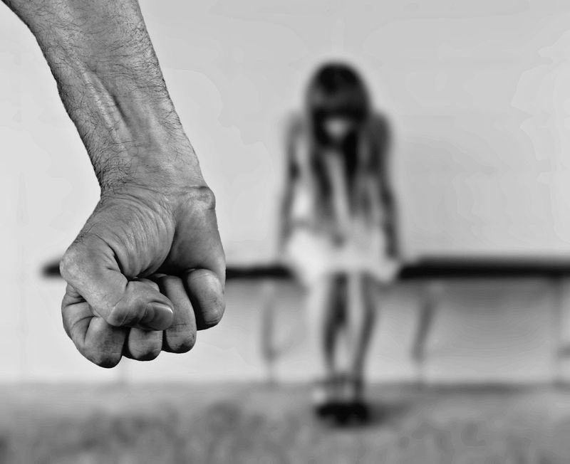 UNICEF Polska alarmuje: Rośnie skala zjawiska przemocy domowej wobec dzieci