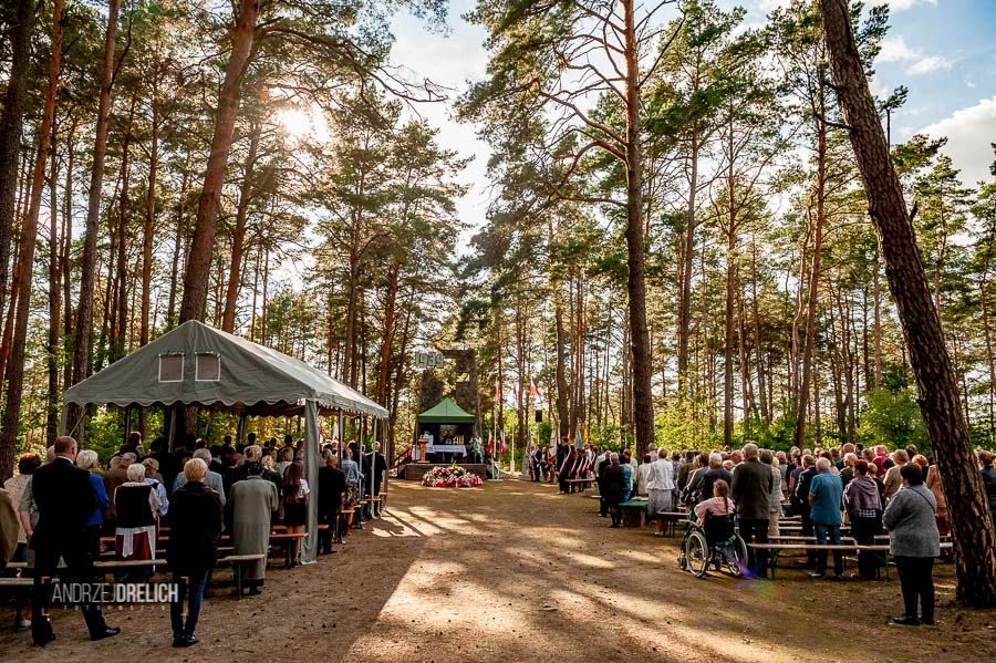 Uroczystości pod Pomnikiem Pomordowanych w Rudzkim Moście (ZDJĘCIA)