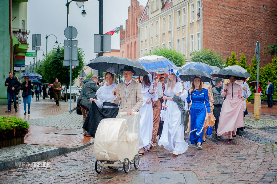 Historyczny Pochód Borowiaków w strugach deszczu (ZDJĘCIA)