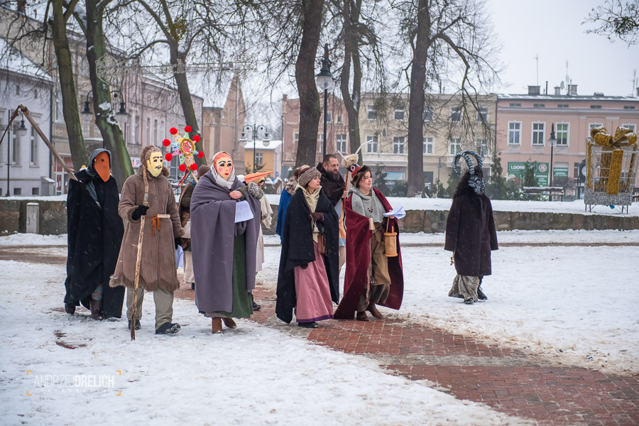 Kolędnicy przeszli ulicami Tucholi (ZDJĘCIA)