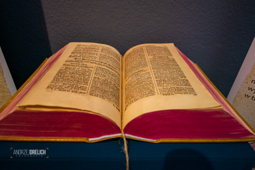 3 tysiące lat Biblii w 30 minut (ZDJĘCIA)
