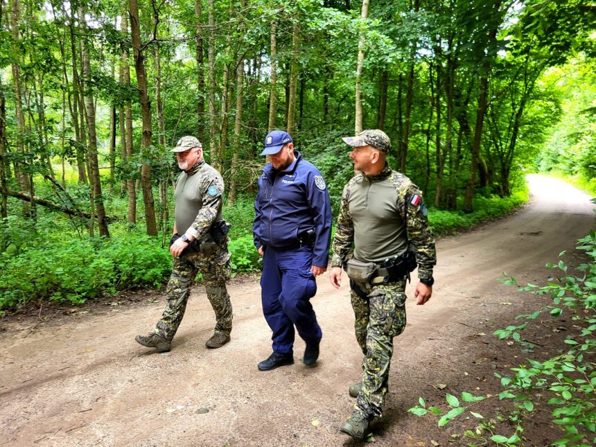 Wspólne patrole służb mundurowych w lasach tucholskich