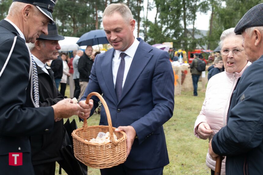 Dożynki w Zaroślach – święto tradycji i plonów w gminie Śliwice (ZDJĘCIA)