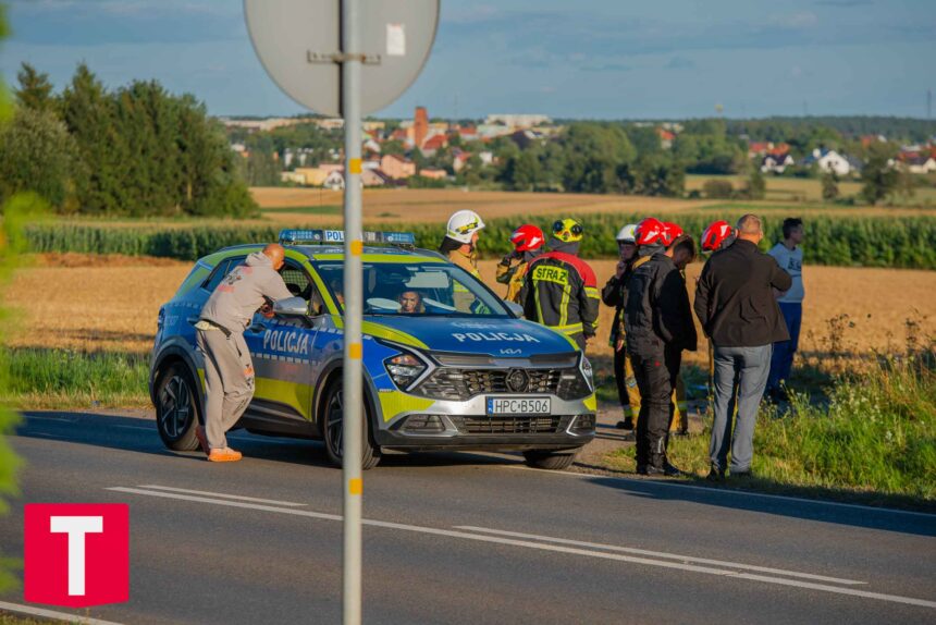 Motocykl wjechał w auto – wypadek koło Bladowa (ZDJĘCIA)