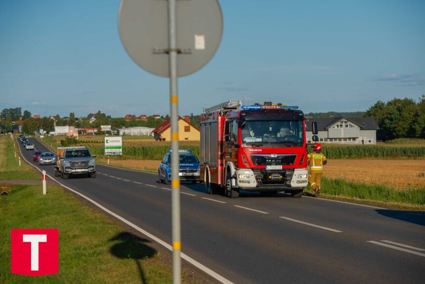 Motocykl wjechał w auto – wypadek koło Bladowa (ZDJĘCIA)