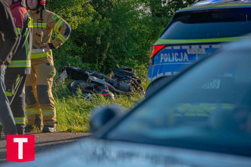 Motocykl wjechał w auto – wypadek koło Bladowa (ZDJĘCIA)