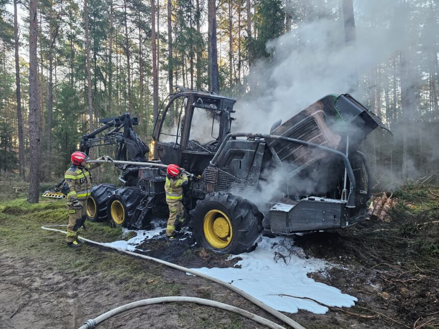 Pożar w Nadleśnictwie Tuchola. Spłonął harwester