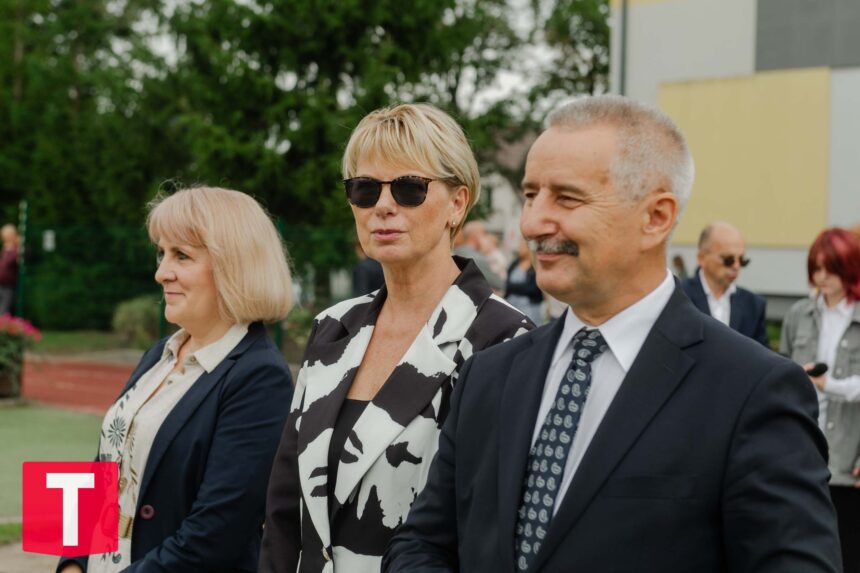 Rok szkolny rozpoczęli z burmistrzem (ZDJĘCIA)