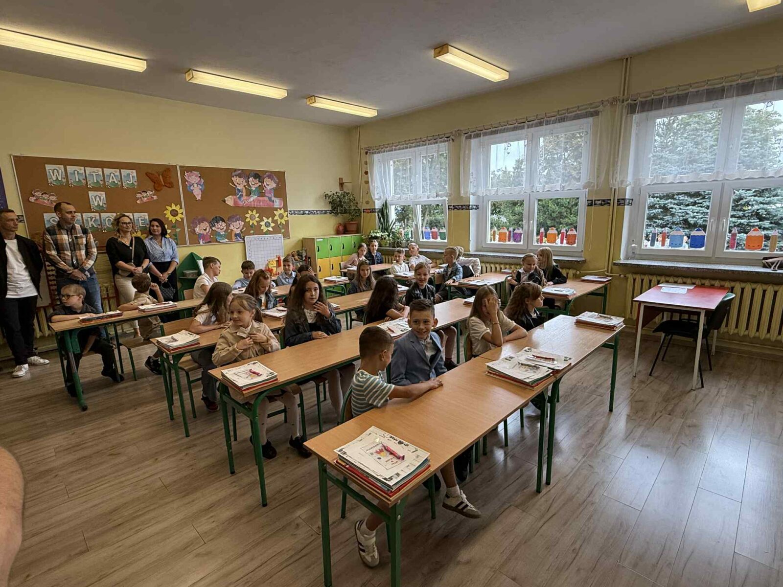 Pierwszy dzwonek w szkole w Rudzkim Moście (ZDJĘCIA)
