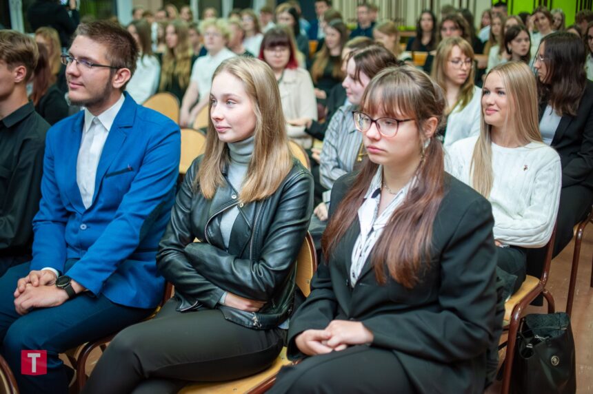 Najlepsi z najlepszych ze stypendiami  starosty (ZDJĘCIA)