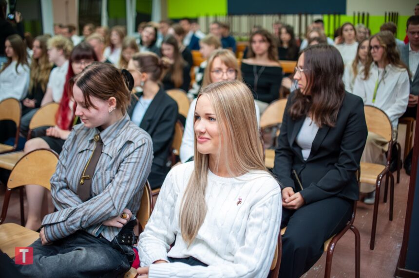 Najlepsi z najlepszych ze stypendiami  starosty (ZDJĘCIA)